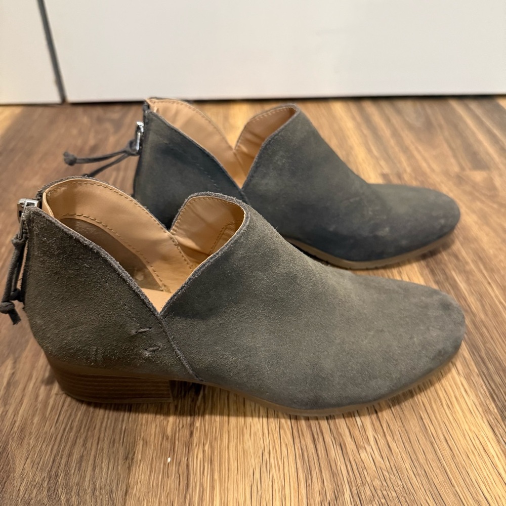 Women's Gray Suede Ankle Boots Kenneth Cole Reaction Size 6